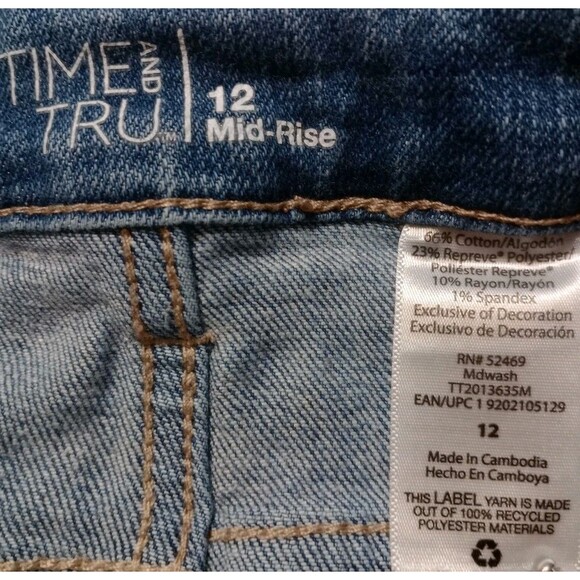 Time & Tru Denim Capris Sz 12 Cropped Distressed Medium Wash Cuff Hem GUC - Picture 7 of 8
